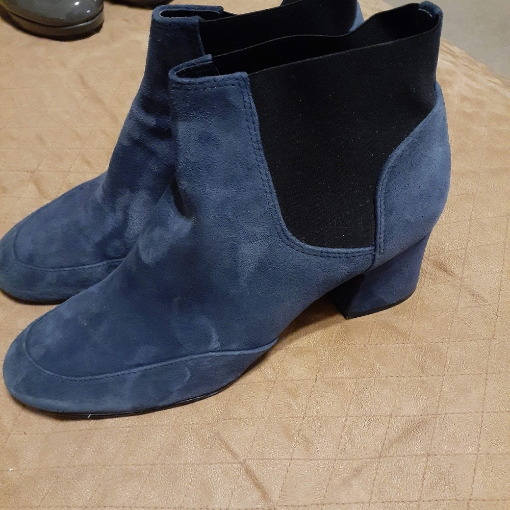 Naturalizer BOOTIES. Suede. Blue size 8M. Like new